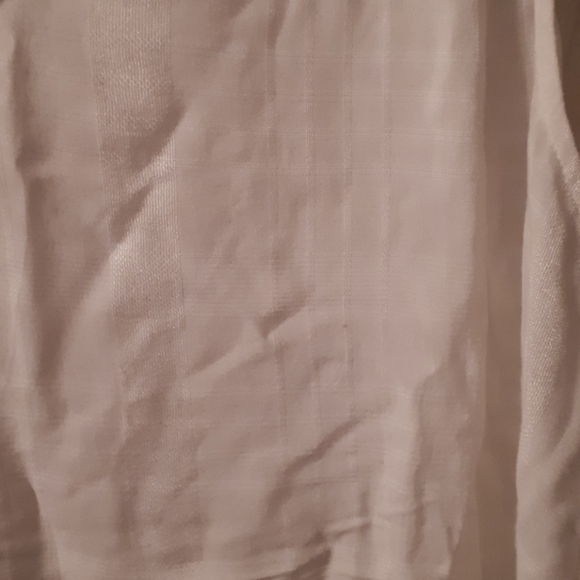 BNWT V-neck Tonal-Windowpane ruched-Shoulder top - Picture 2 of 3